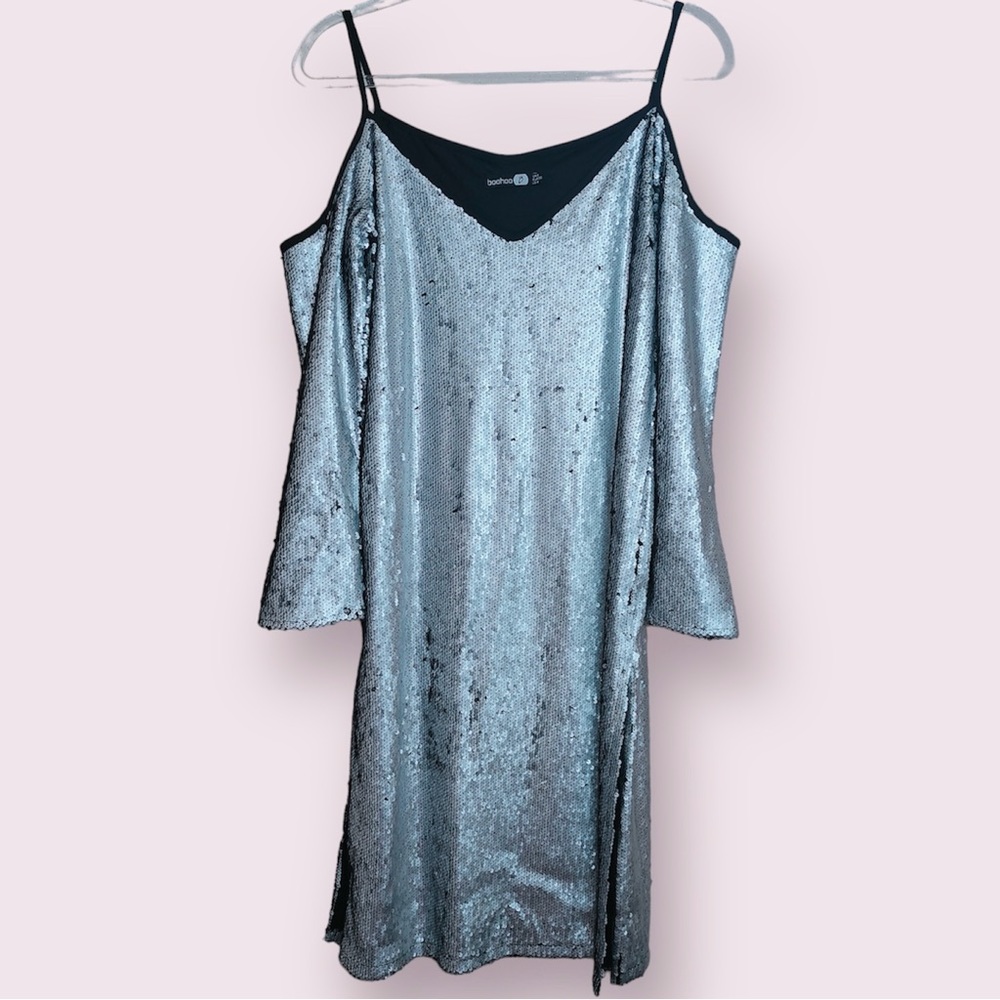 Boohoo Boutique Duffy Cold Shoulder Disco Silver Sequin Mini Dress